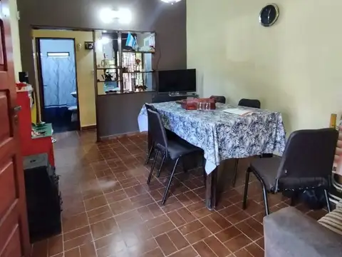 Casa 3 dormitorios con pileta, 822 m² y apto crédito en Villa Parque Siquimán