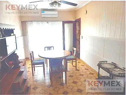 Casa 4 ambientes con 2 baños