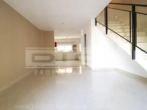 Casa 4 ambientes con 3 baños