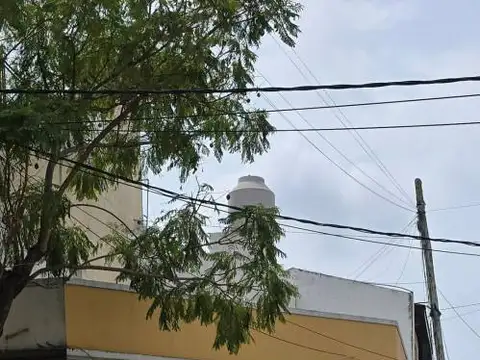 VENTA LOCAL CON TERRAZA EN VILLA SARMIENTO!