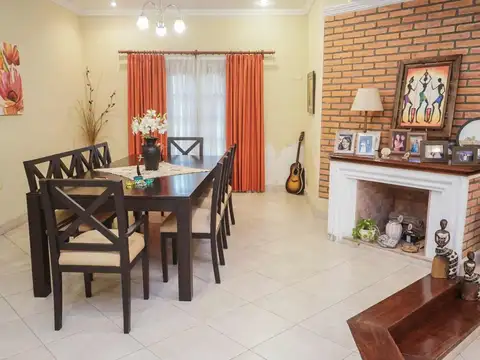 Casa en Venta con 1 cochera