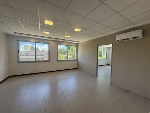 Alquiler Fisherton oficina de 60m2 disposicion contrafrente jj passo 8540