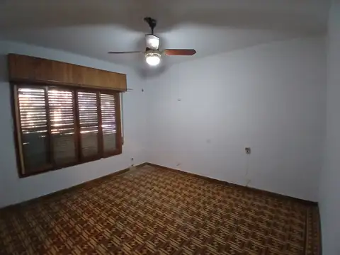 2 dormitorios + doble cochera y jardín en Barrio Cura