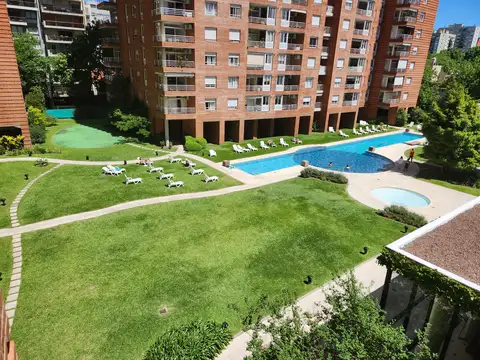 Amplio y moderno 4 ambientes con vista río-ciudad, gran pileta y jardines en Núñez