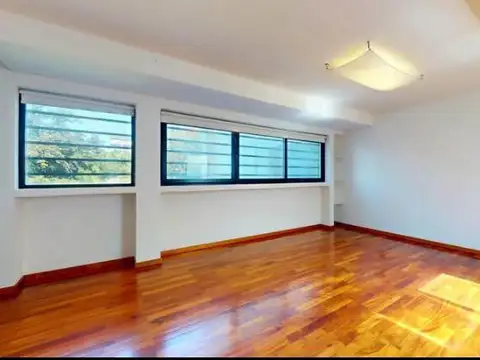 Casa en Alquiler con 1 cochera