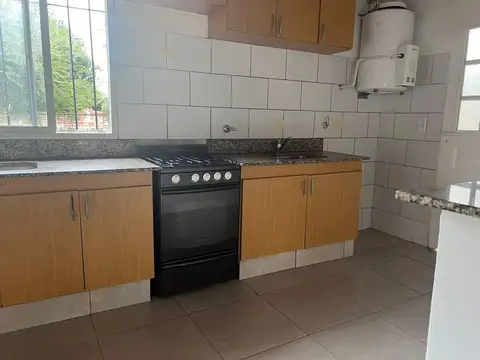 Casa en Alquiler en Roldan, $ 680.000
