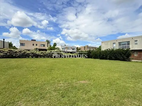 Ayres Plaza