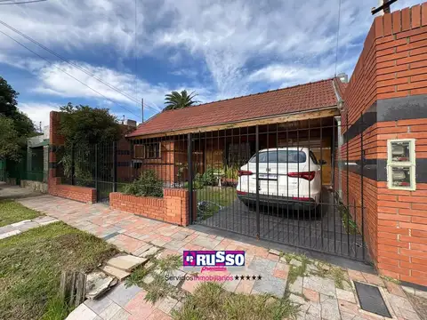 Casa en Venta en Isidro Casanova, USD 170.000