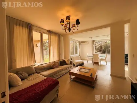 Casa en Alquiler con 6 cocheras