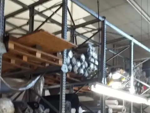 Venta de Depósito Industrial de 336 m² en Villa Luro