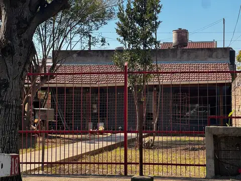 CASA 3 AMBIENTES CON PARQUE Y PATIO