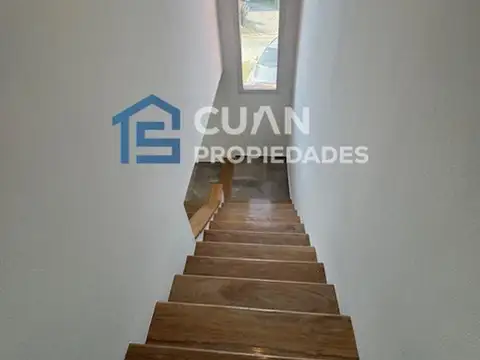 Casa en Alquiler con 3 cocheras