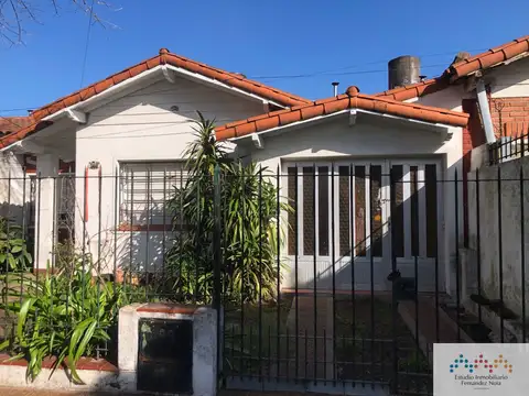 Casa en alquiler c/ cochera en Banfield