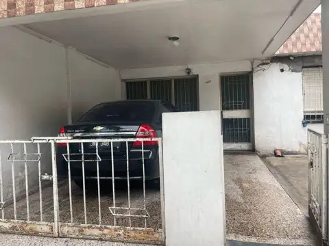 Casa 6 ambientes con 1 baño
