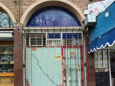FLUIDO MOVIMIENTO, ZONA COMERCIAL A MTS DE AV NAZCA Y  AV ALVAREZ JONTE.
