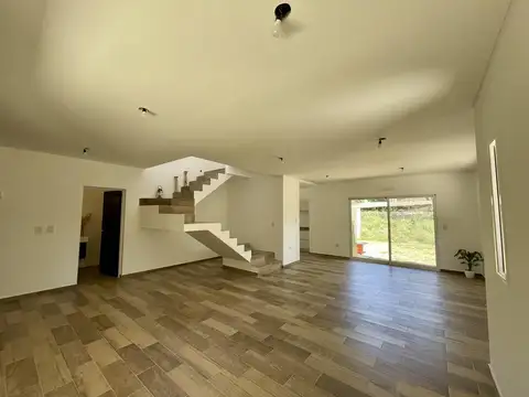 VENTA - APTA CRÉDITO.  Casa Moderna 3 dorm, piscina - Los Troncos, Funes