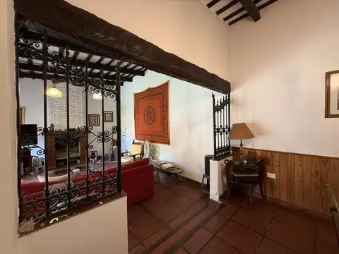 Casa 6 ambientes con 2 baños