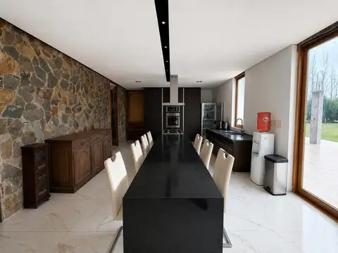 Venta Casa Quinta con Pileta en Barrio Cerrado Fincas de San Vicente