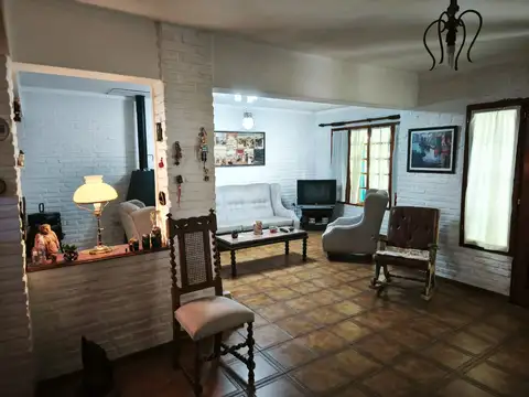 Casa en Venta en Alberdi, USD 240.000