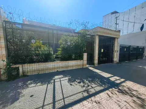 VENTA CASA  4 AMB. C/COCHERA 2 TERRAZAS Y QUINCHO
