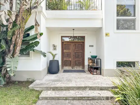 Casa 12 ambientes con 5 baños