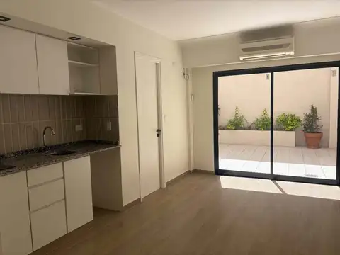 MONOAMBIENTE CON PATIO PROPIO EN RECOLETA