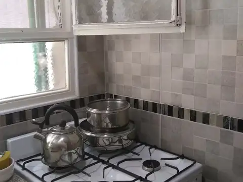 DEPARTAMENTO DE 1 AMBIENTE AMPLIO , LUMINOSO COCINA INDEPENDIENTE Y BALCON