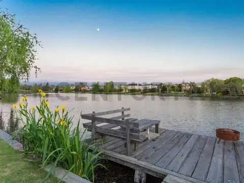 CASTORES 100, Piso 0