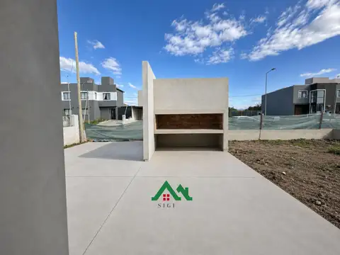 Casa 5 ambientes con 2 baños
