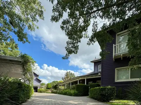 Casa en Venta con 5 cocheras