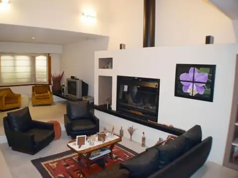 Casa en Venta en Villa Luzuriaga, USD 600.000