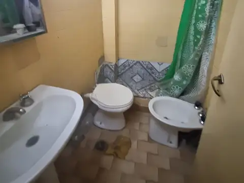 VENTA DEPTO DOS AMB A REFACCIONAR MERLO CENTRO