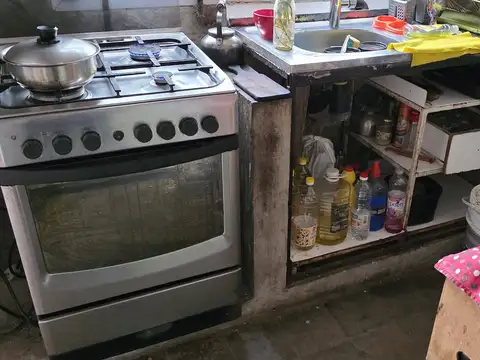 Casa 6 ambientes con 2 baños