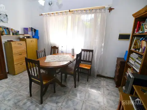 Casa en Venta 4 ambientes con terraza y Quincho - Coghlan