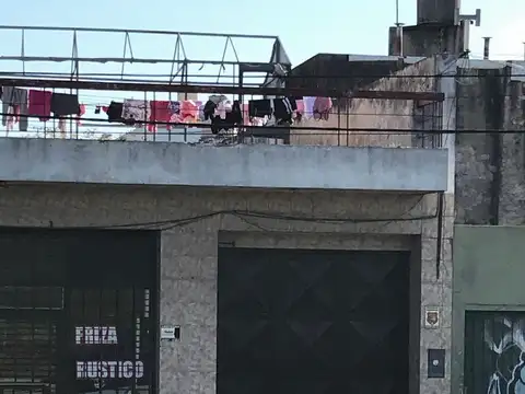 CASA  GALPONES  LOCALES