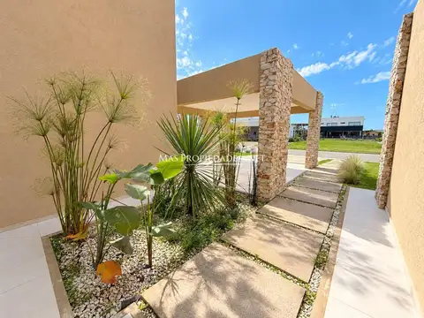 Casa en Alquiler en Lagos De Canning, USD 2.400