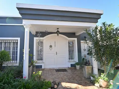 Casa en Venta con 2 cocheras