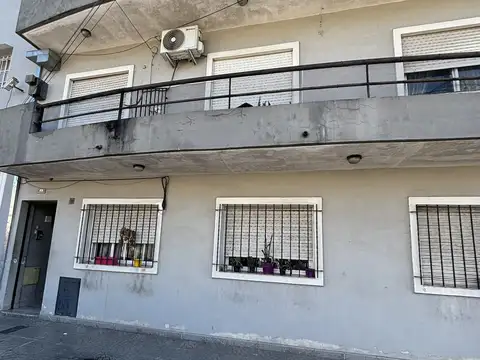 Departamento 3 ambientes con patio Planta baja