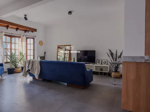 Casa en Venta con 2 cocheras