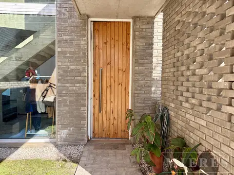 Casa en venta a la laguna en San Sebastian Area 9