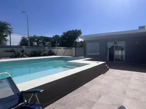 VENTA CASA MAS HOSTAL IDEAL PARA EMPRENDIMIENTO EN TERRENO DE 1800 MTS 2. ZONA NORTE DE BAHIA BLANCA
