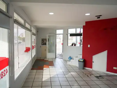 SE VENDE IMPONENTE GALPON SOBRE RUTA NACIONAL 8