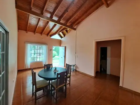 Casa 5 ambientes con 2 baños