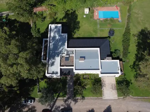 Casa 7 ambientes con 4 baños