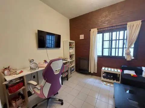 Casa 6 ambientes con 2 baños