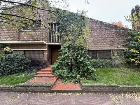 Casa en excelente zona. Martínez.