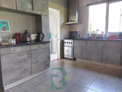 Casa en Venta con 6 cocheras