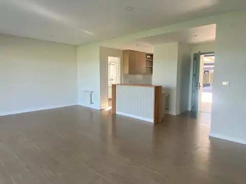 Casa en Alquiler con 2 cocheras