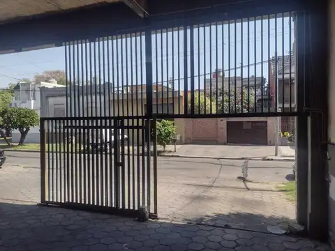 Galpon en Venta en Lanús, USD 1.100.000
