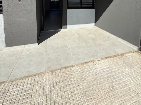 DEPARTAMENTO 3 AMB. C/ PATIO Y COCHERA